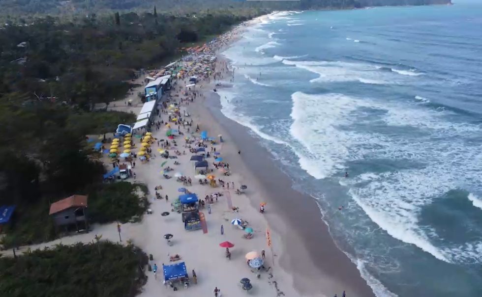 Ubatuba é considerada a segunda melhor praia para aprender a surfar