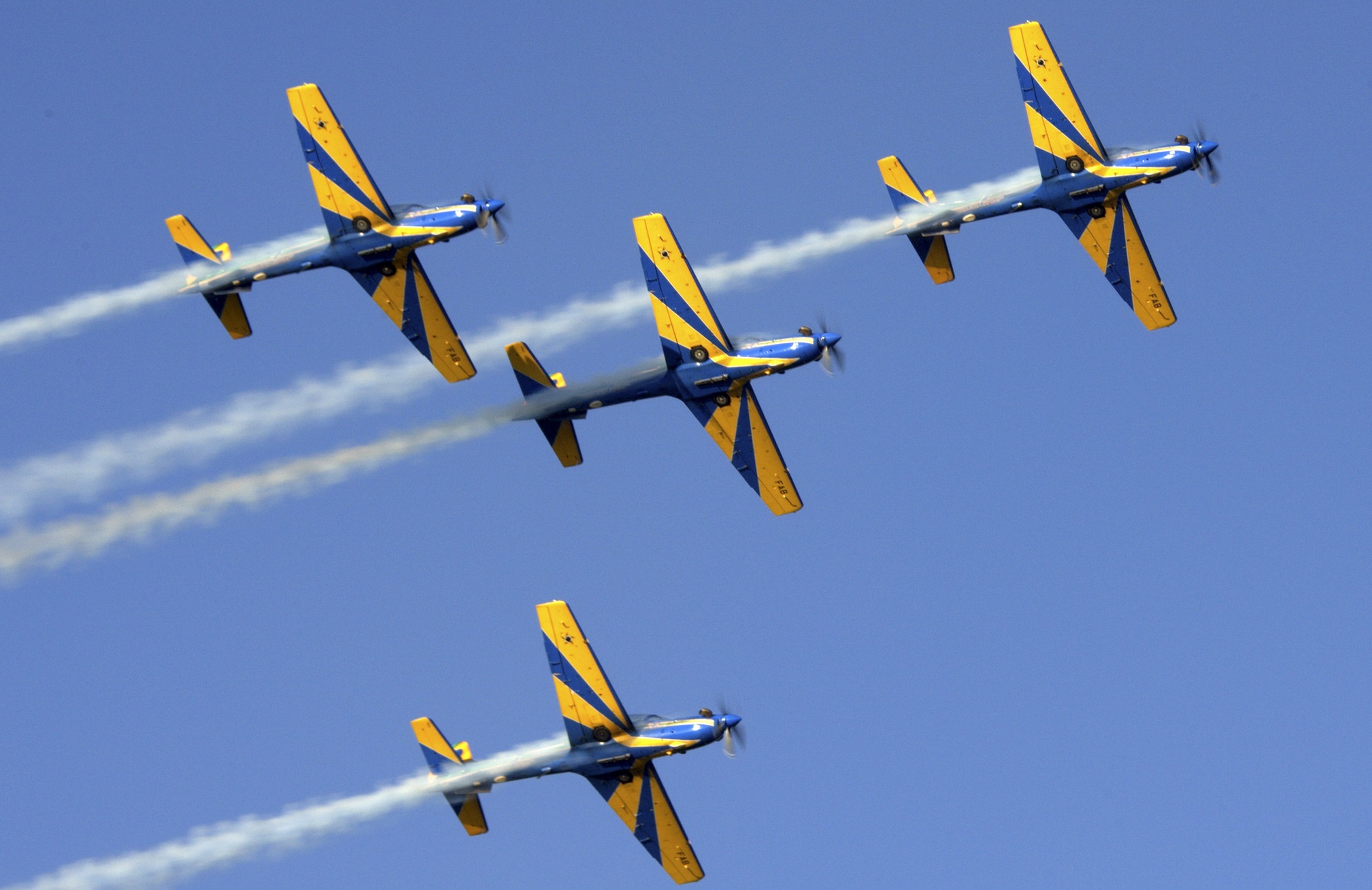 Esquadrilha da Fumaça prepara show aéreo em Caraguatatuba