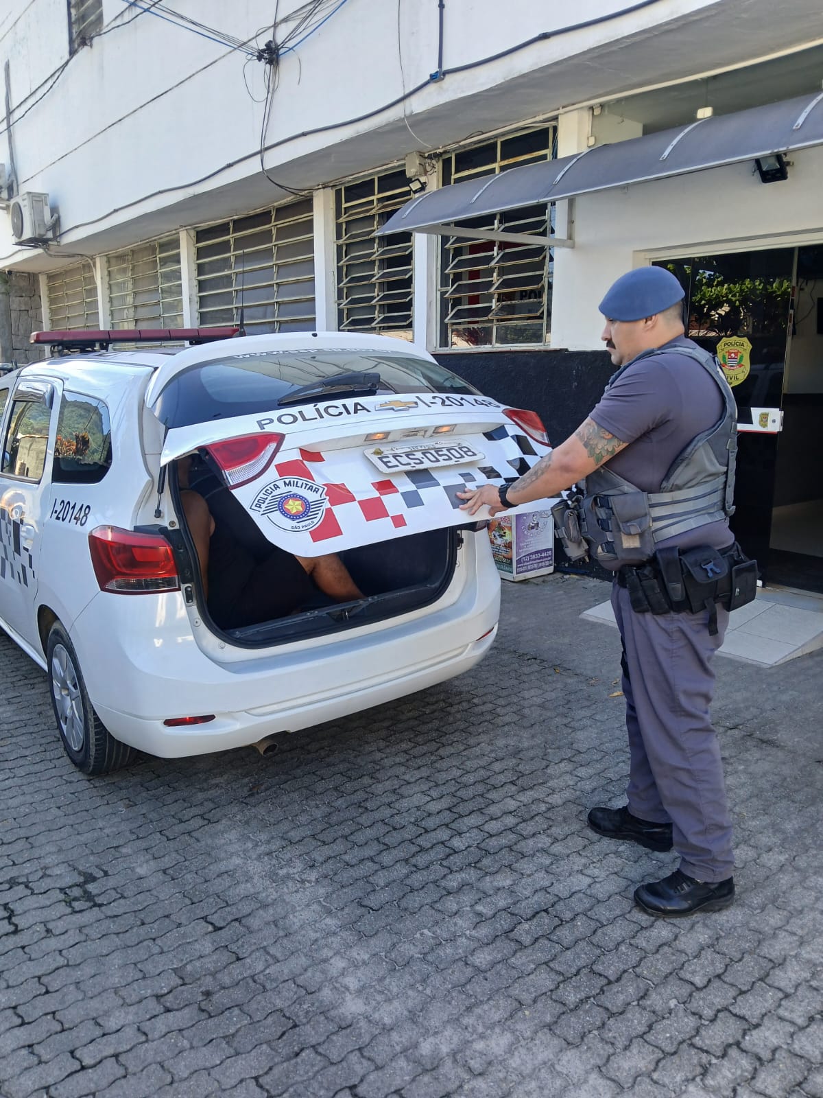 Tentativa de fuga fracassa: traficante preso em Ubatuba