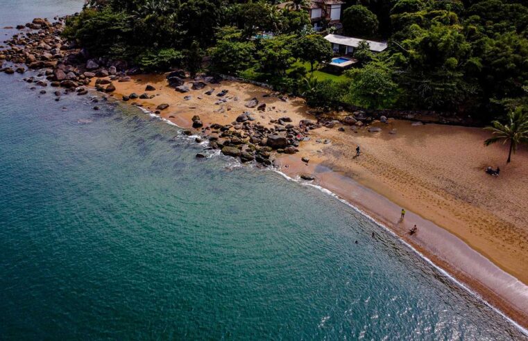 Ilhabela Encanta Com Praia Grande Perfeita