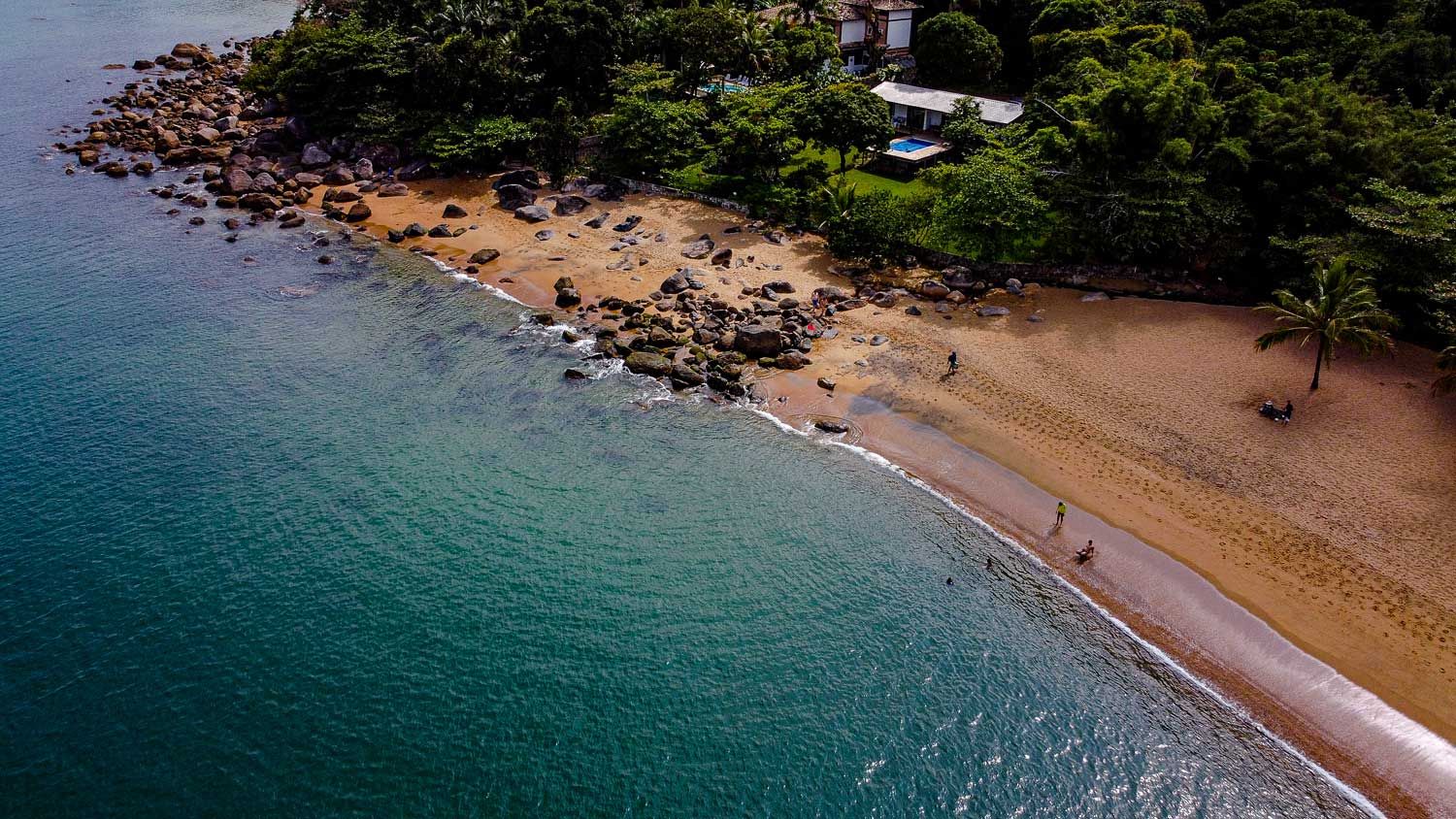 Ilhabela Encanta Com Praia Grande Perfeita