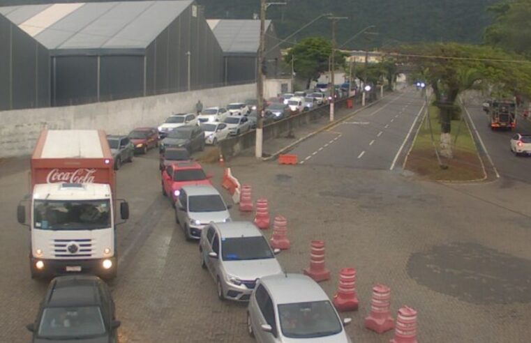 Sábado movimentado no litoral de SP com balsas em operação