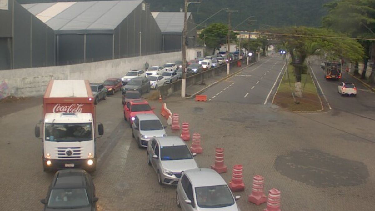 Sábado movimentado no litoral de SP com balsas em operação