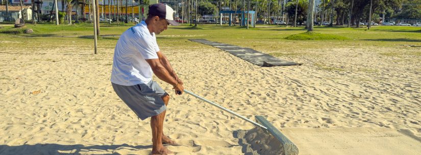 Praia de Caraguatatuba ganha reforço na limpeza