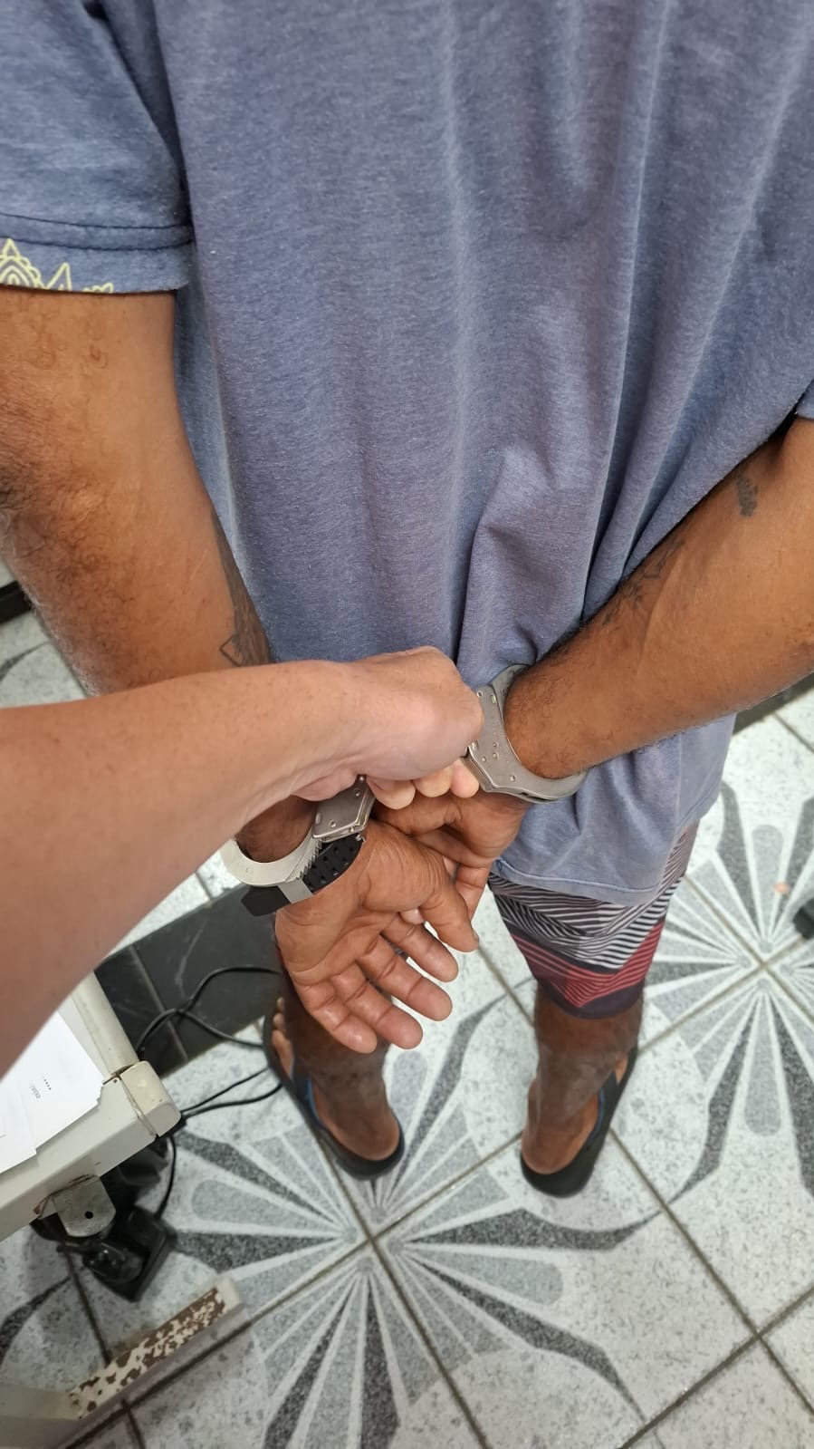 Em menos de 10 horas PC esclarece homicídio na Avenida da Praia e prende um dos autores em flagrante em Caraguá