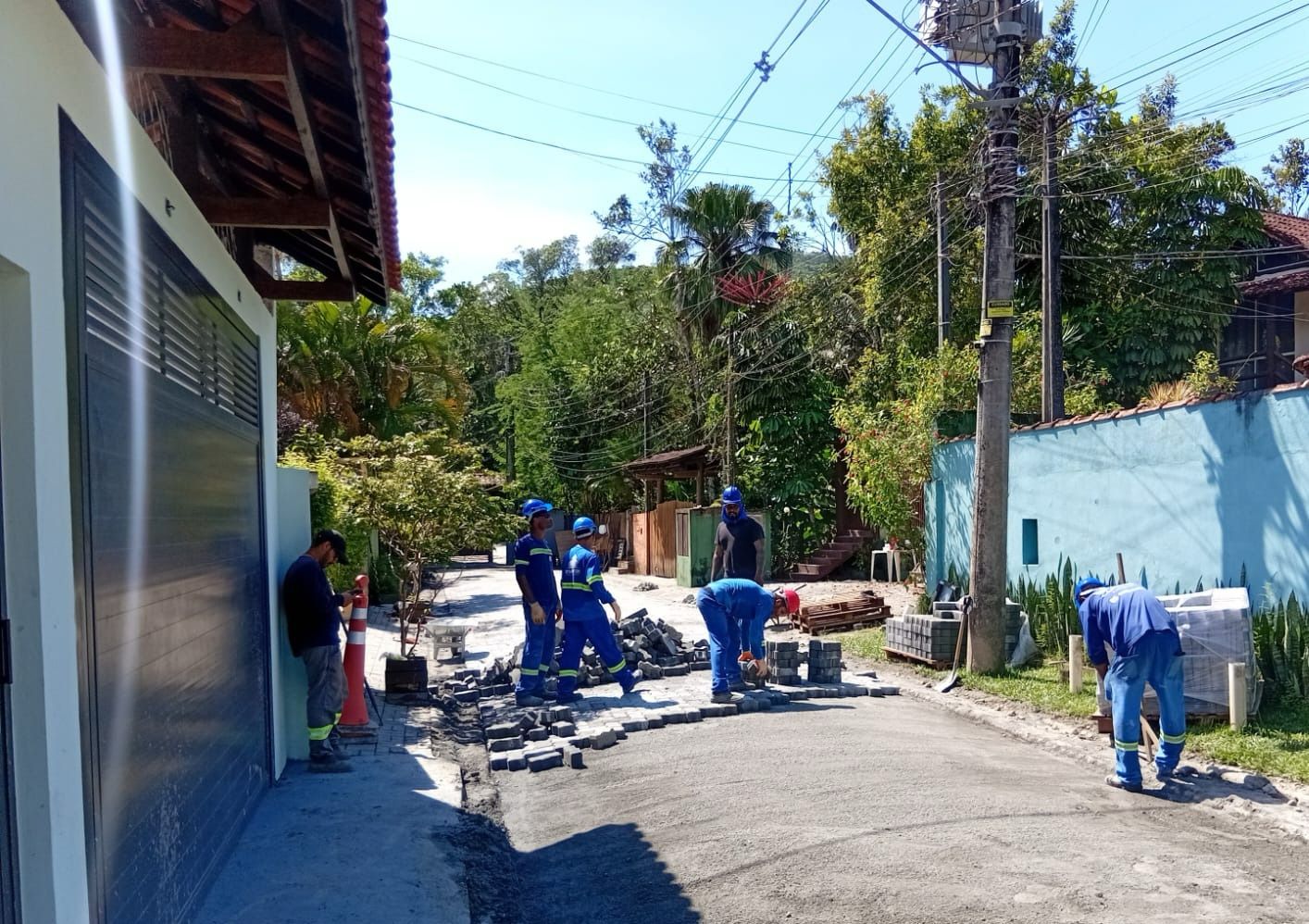Sabesp inicia repavimentação e divulga cronograma de interdições no bairro Cambury, em São Sebastião