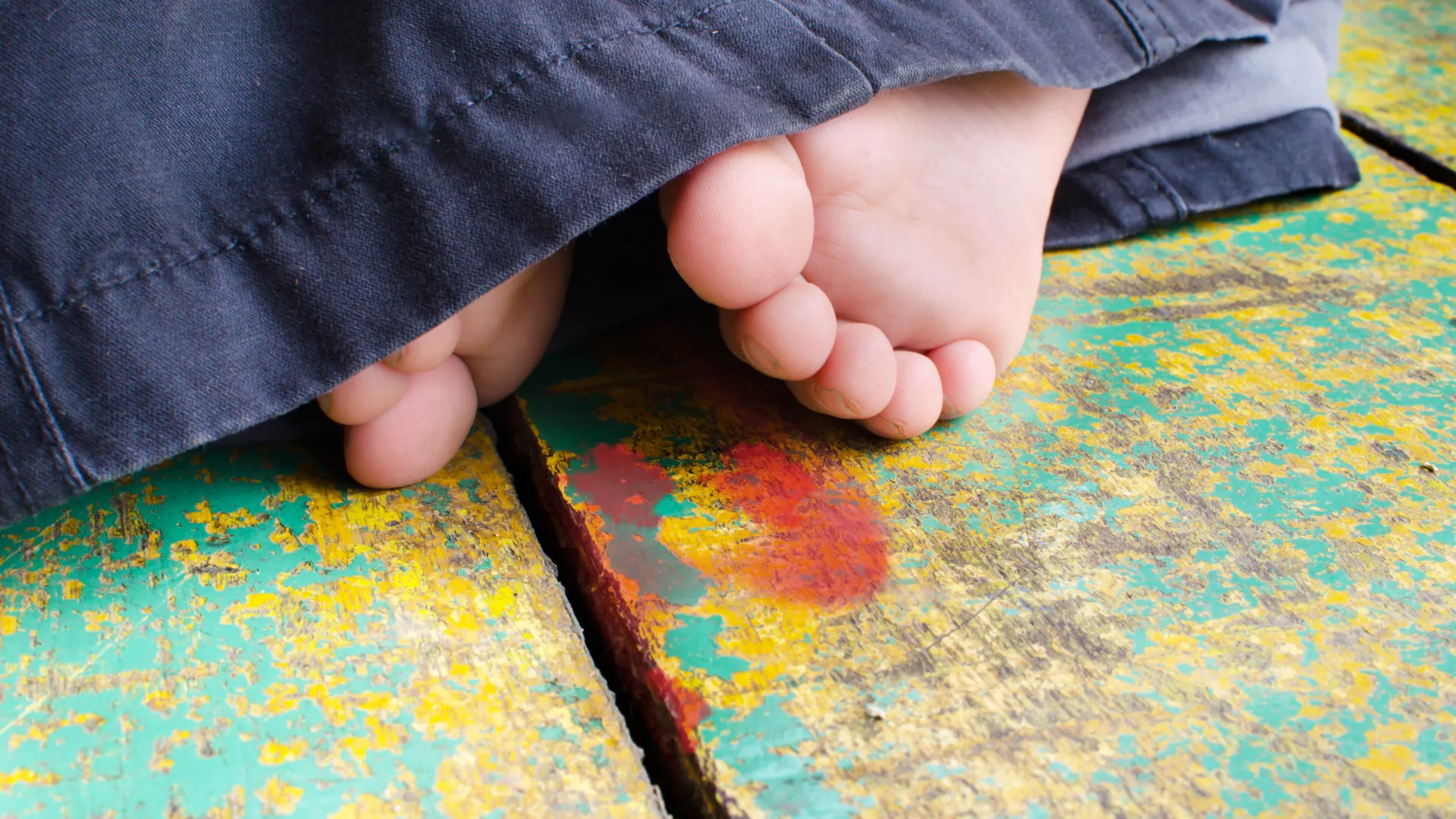 Criança de um ano morre engasgada com unha postiça