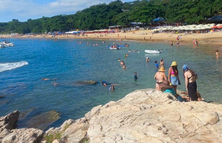 Praia do Curral é destino mais procurado em Ilhabela