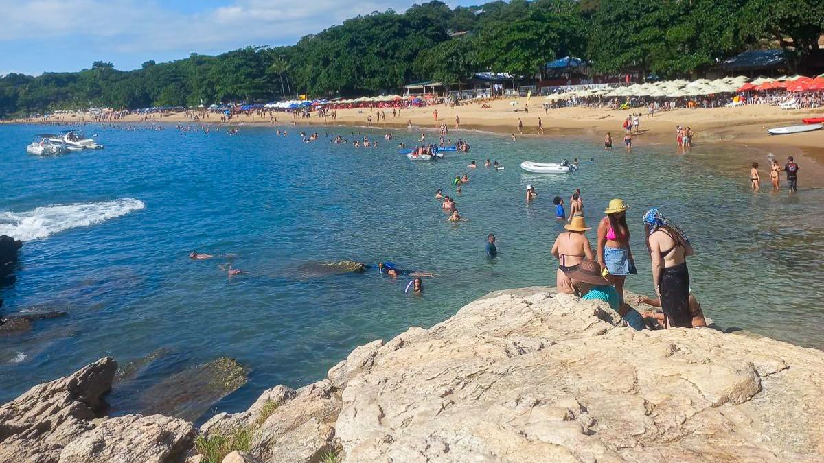 Praia do Curral é destino mais procurado em Ilhabela