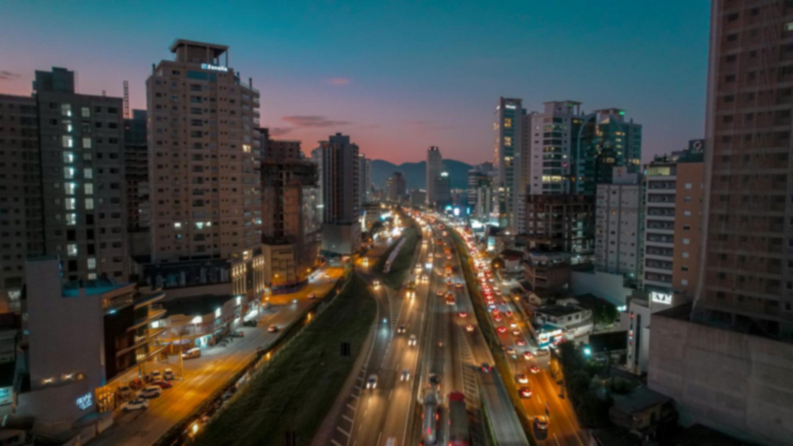 Trânsito carregado na BR 101 em Ubatuba