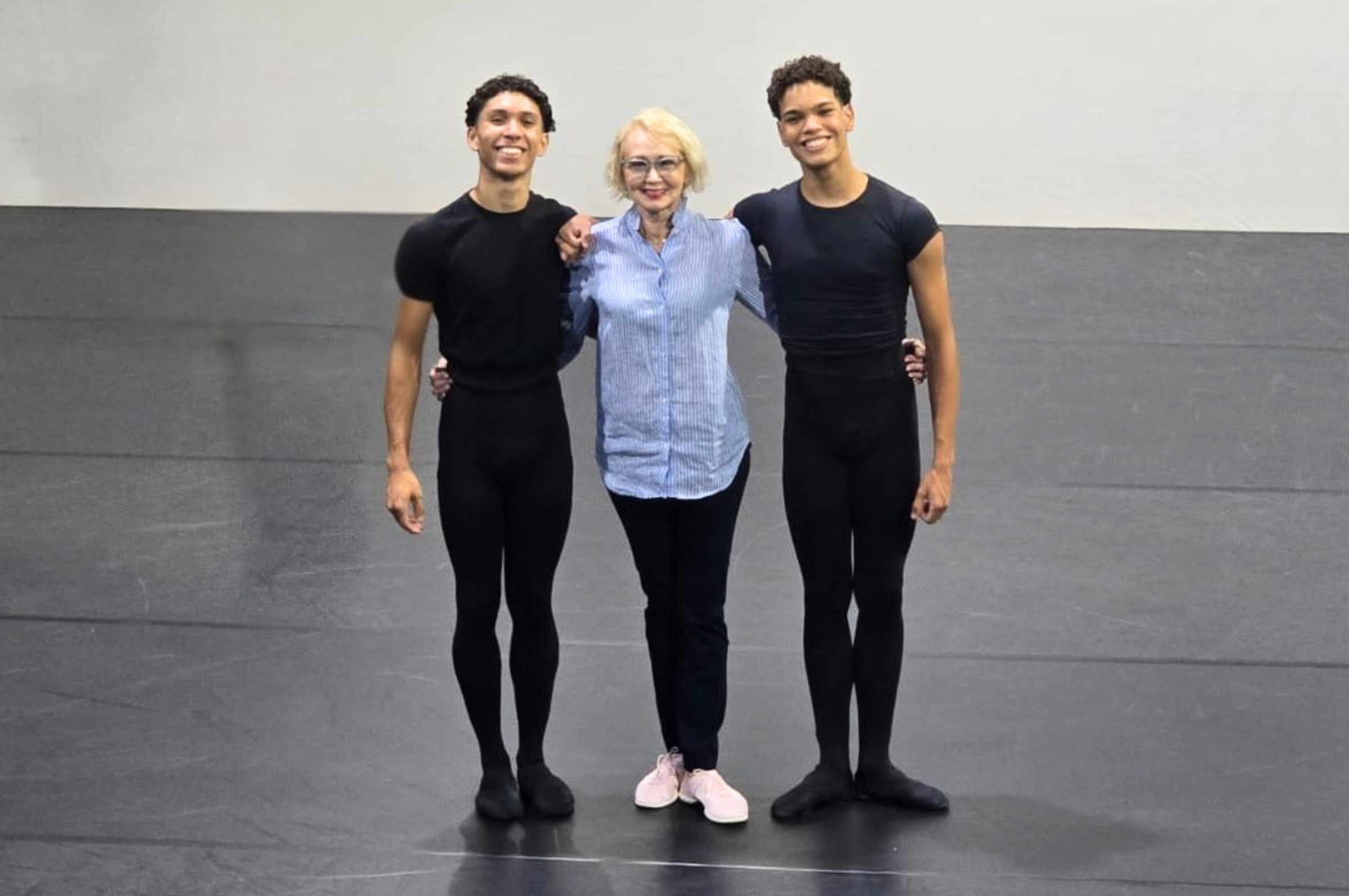 Bailarinos de Caraguatatuba conquistam bolsas no Canadá após desempenho em competição nos EUA