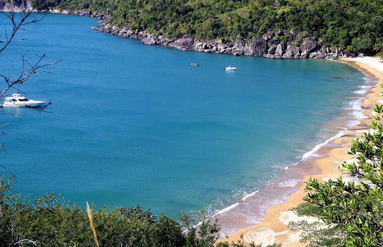 Praia do Jabaquara em Ilhabela é uma das mais