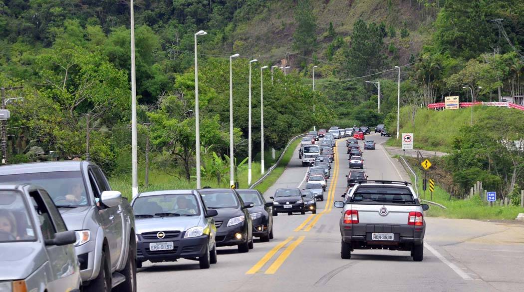 Rodovia Tamoios espera 130 mil veículos no feriado de Páscoa