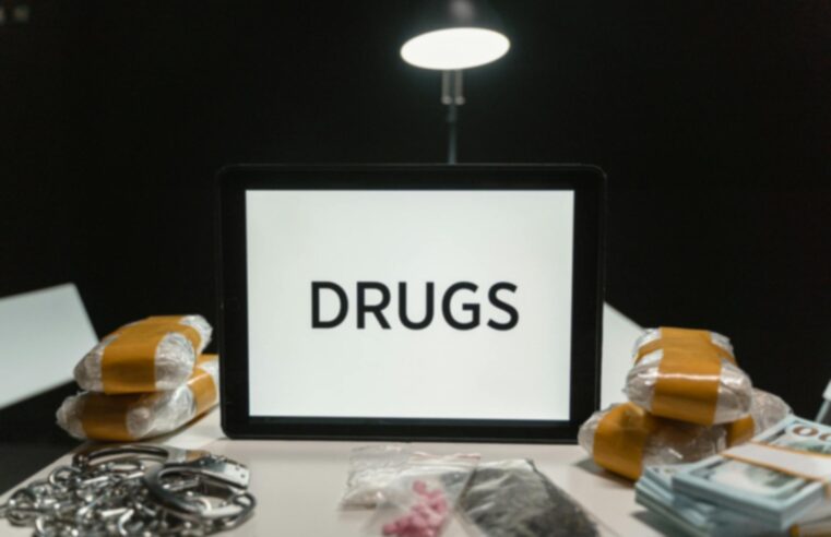 Polícia encontra “casa bomba” com 60 mil microtubos