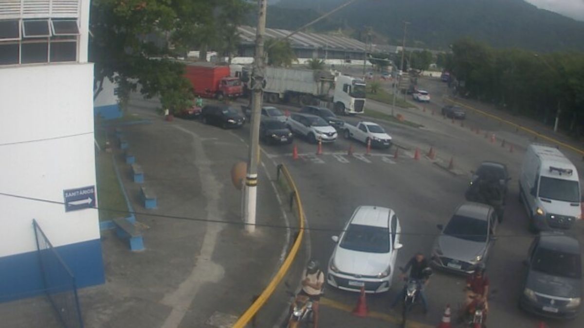 Travessia de balsas São Sebastião-Ilhabela funciona na manhã