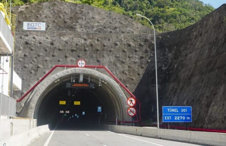 Tráfego em mão dupla por pista alternativa em Caraguatatuba
