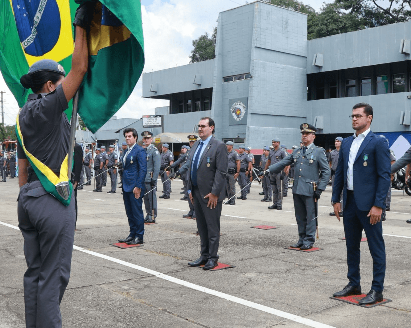Prefeito de São Sebastião Recebe Medalha por Atuação na Segurança Pública