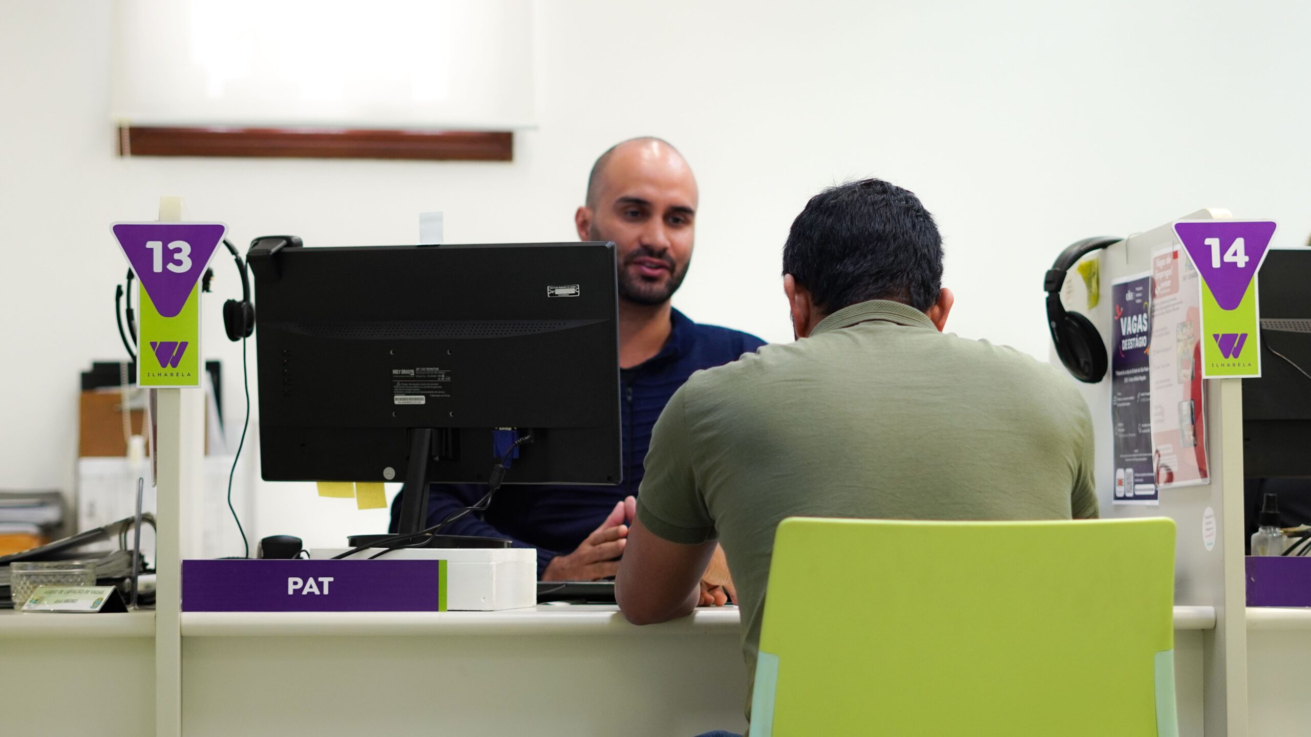 Ilhabela abre vagas de emprego com salários de até