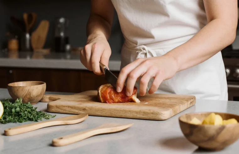 5 Alimentos que Podem Danificar a Tábua de Madeira