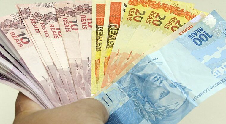 Tarcísio propõe reajuste do salário mínimo estadual