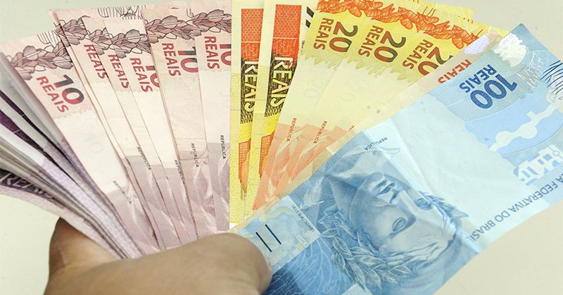 Tarcísio propõe reajuste do salário mínimo estadual