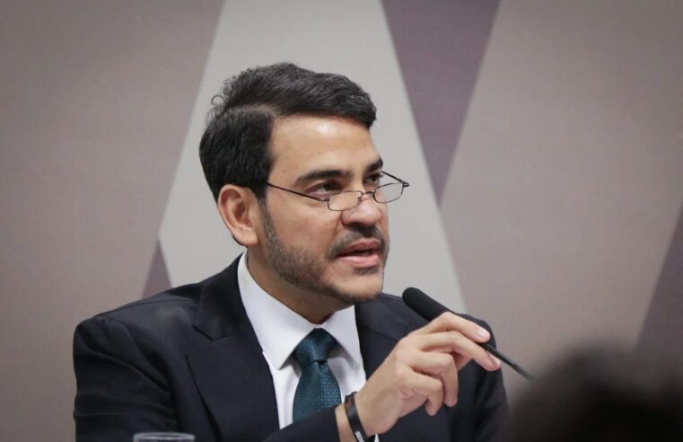 Messias defende atuação da AGU no 8 de janeiro