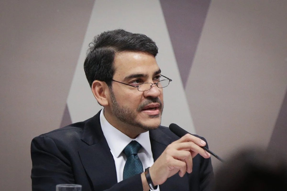 Messias defende atuação da AGU no 8 de janeiro