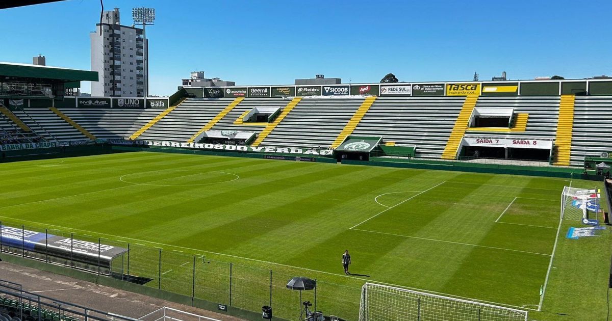 Chapecoense enfrenta América-MG na Arena Condá