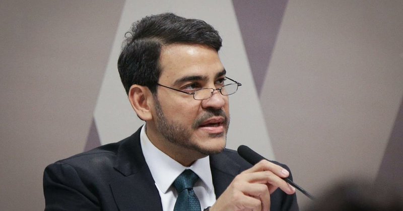 Messias promete não ativar aborto e não votará