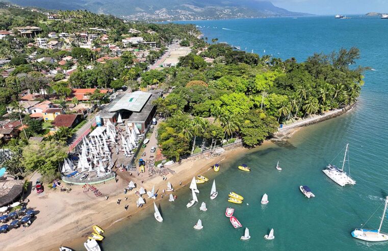 Ilhabela sedia regata interna da Escola Lars Grael