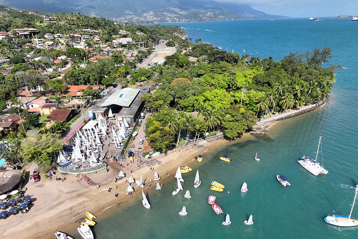 Ilhabela sedia regata interna da Escola Lars Grael