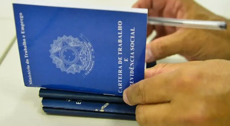 Caged registra 228 mil empregos em março