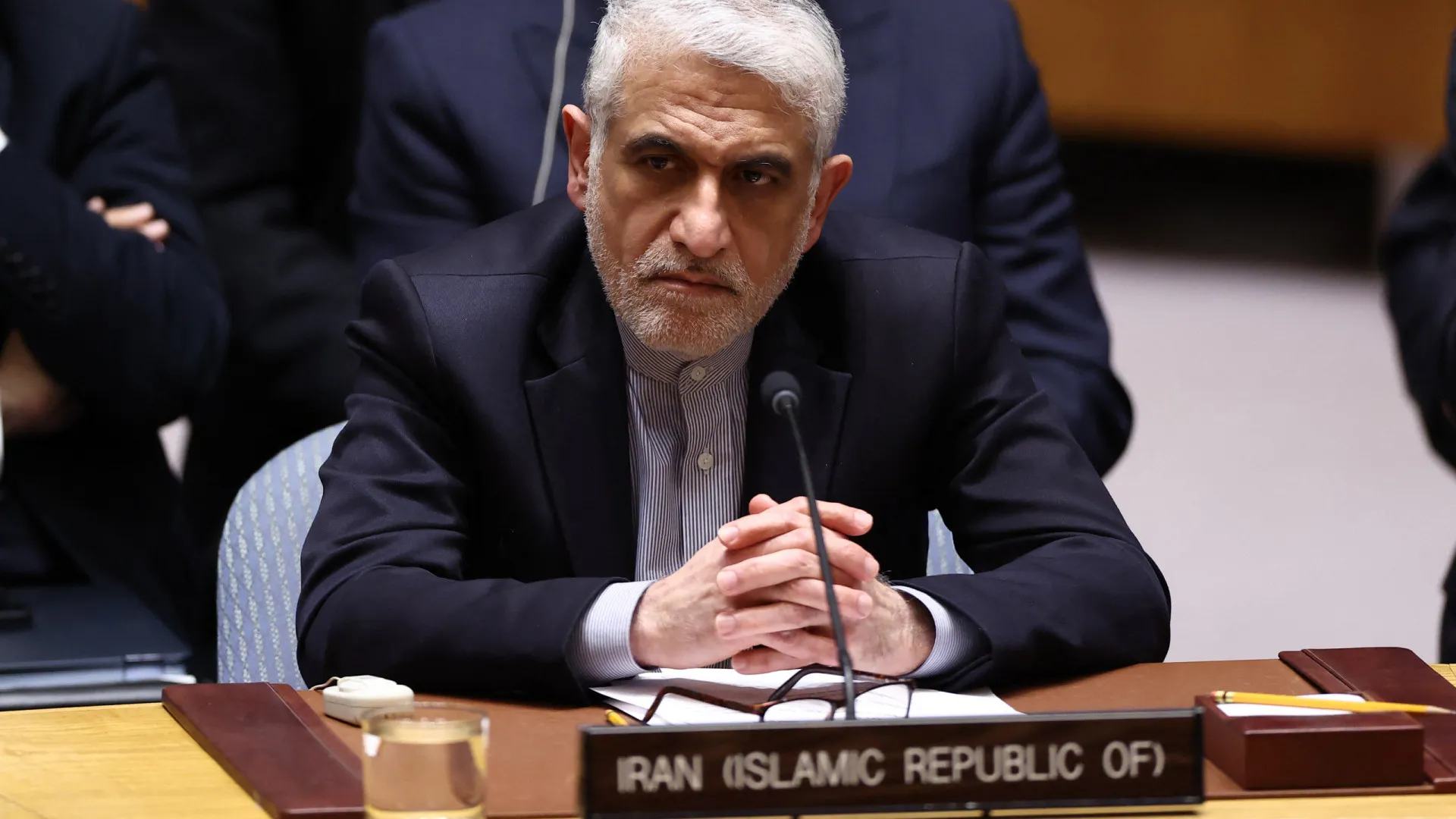 Iran reage a ameaça de Trump e denuncia ‘incitação ao genocídio’