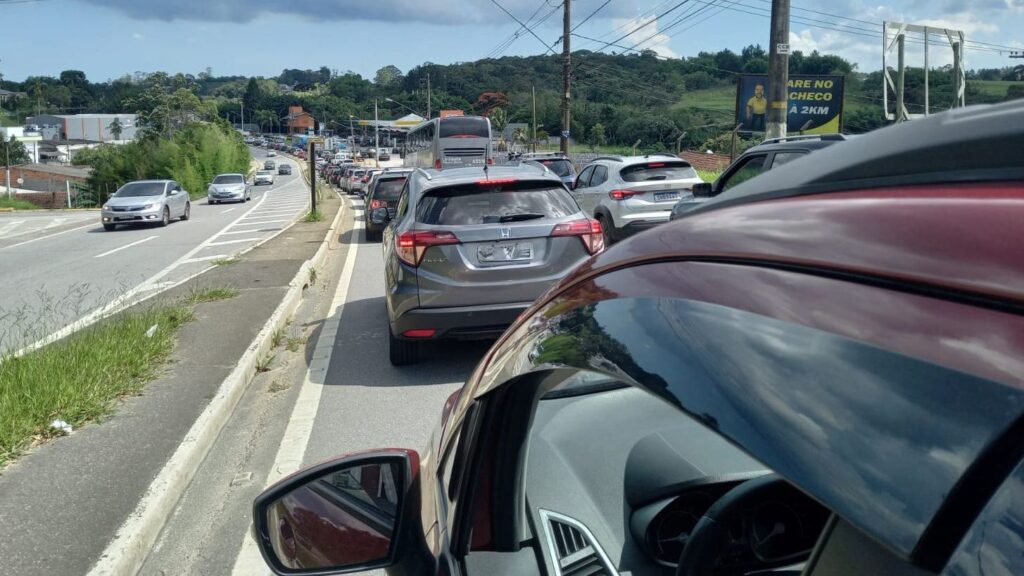 Feriado: Baixada Santista aguarda mais de 800 mil veículos