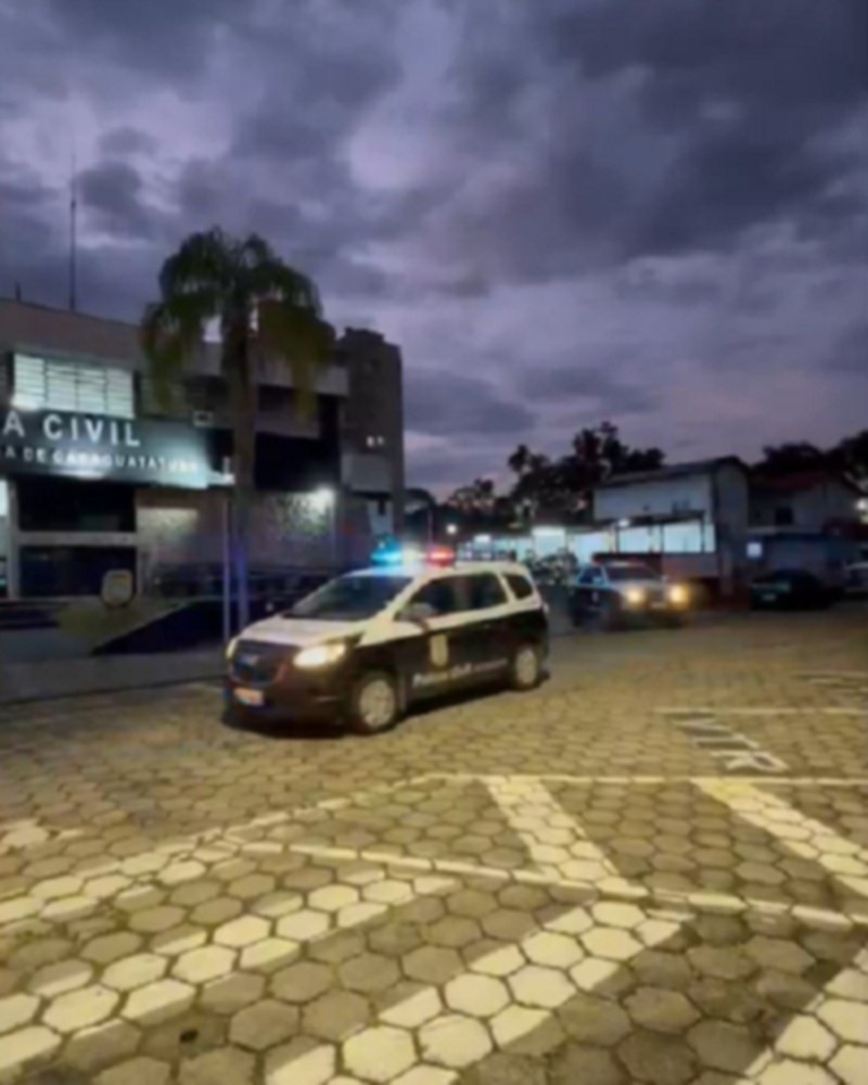 Polícia Civil prende três e apreende armas e drogas