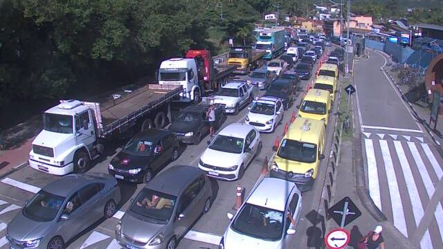Balsa entre Ilhabela e São Sebastião exige meia hora