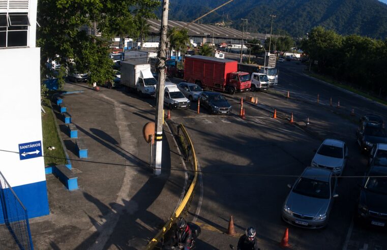 Travessia de Ilhabela registra fila de 30 minutos