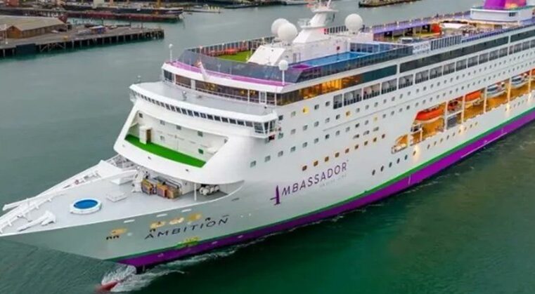 Navio de cruzeiro com 1