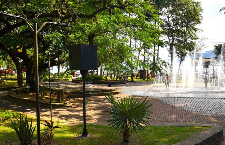 Sarau Caiçara traz música e poesia à Praça Coronel