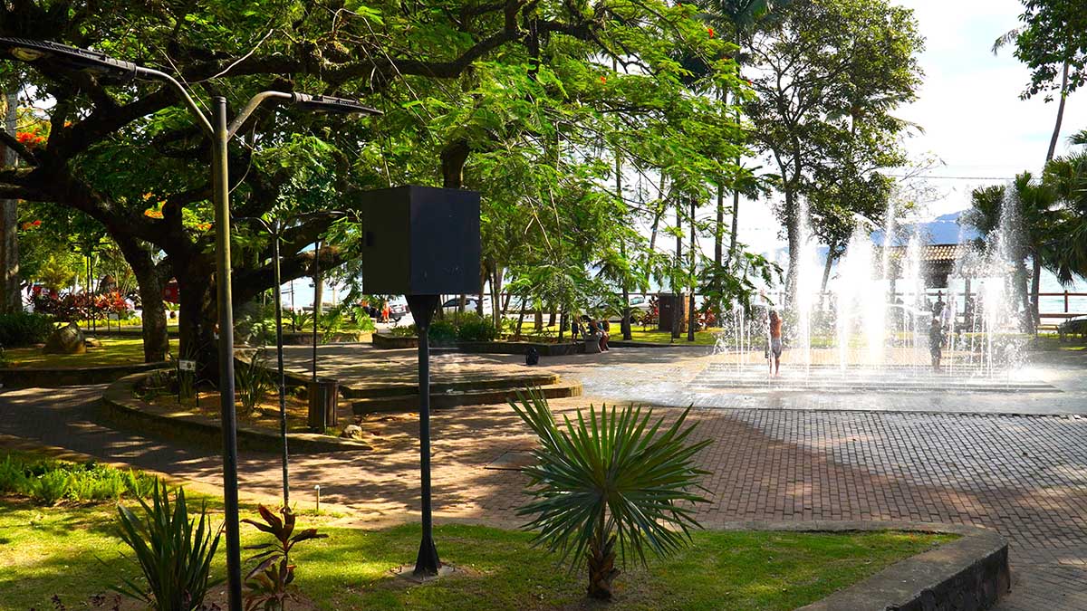 Sarau Caiçara traz música e poesia à Praça Coronel