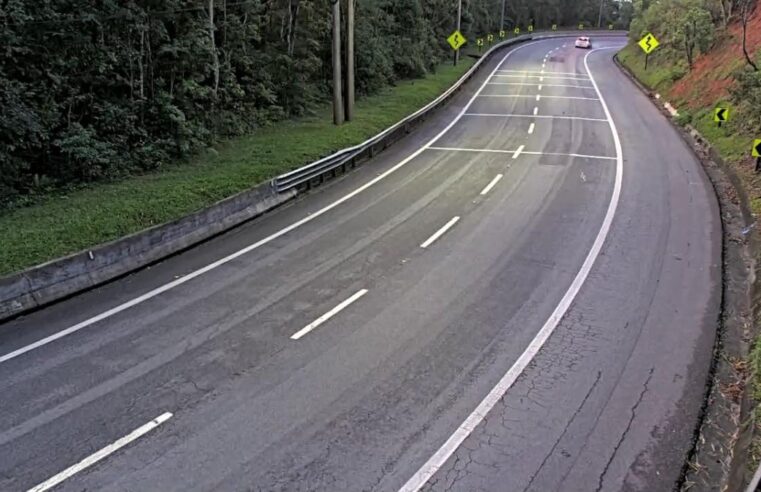 Tráfego flui normalmente na rodovia dos Tamoios
