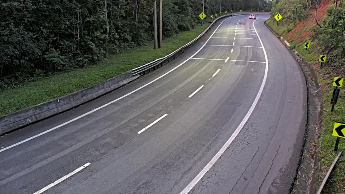 Tráfego flui normalmente na rodovia dos Tamoios