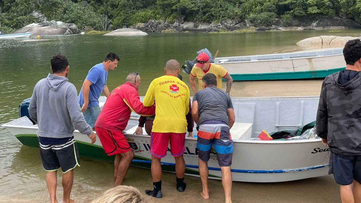 Samu de São Sebastião coordena resgate aéreo e marítimo