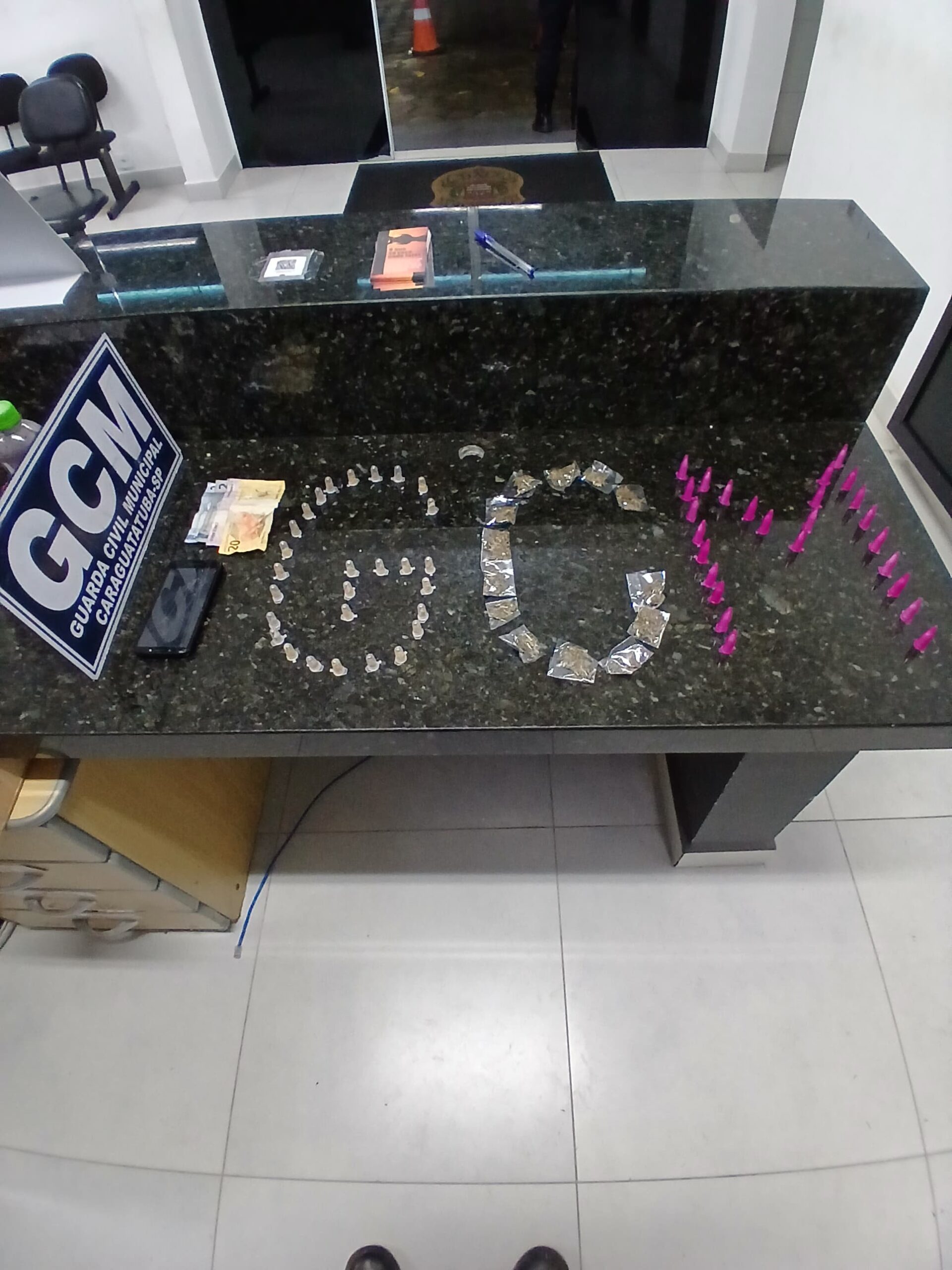 GCM prende dois suspeitos por tráfico de drogas