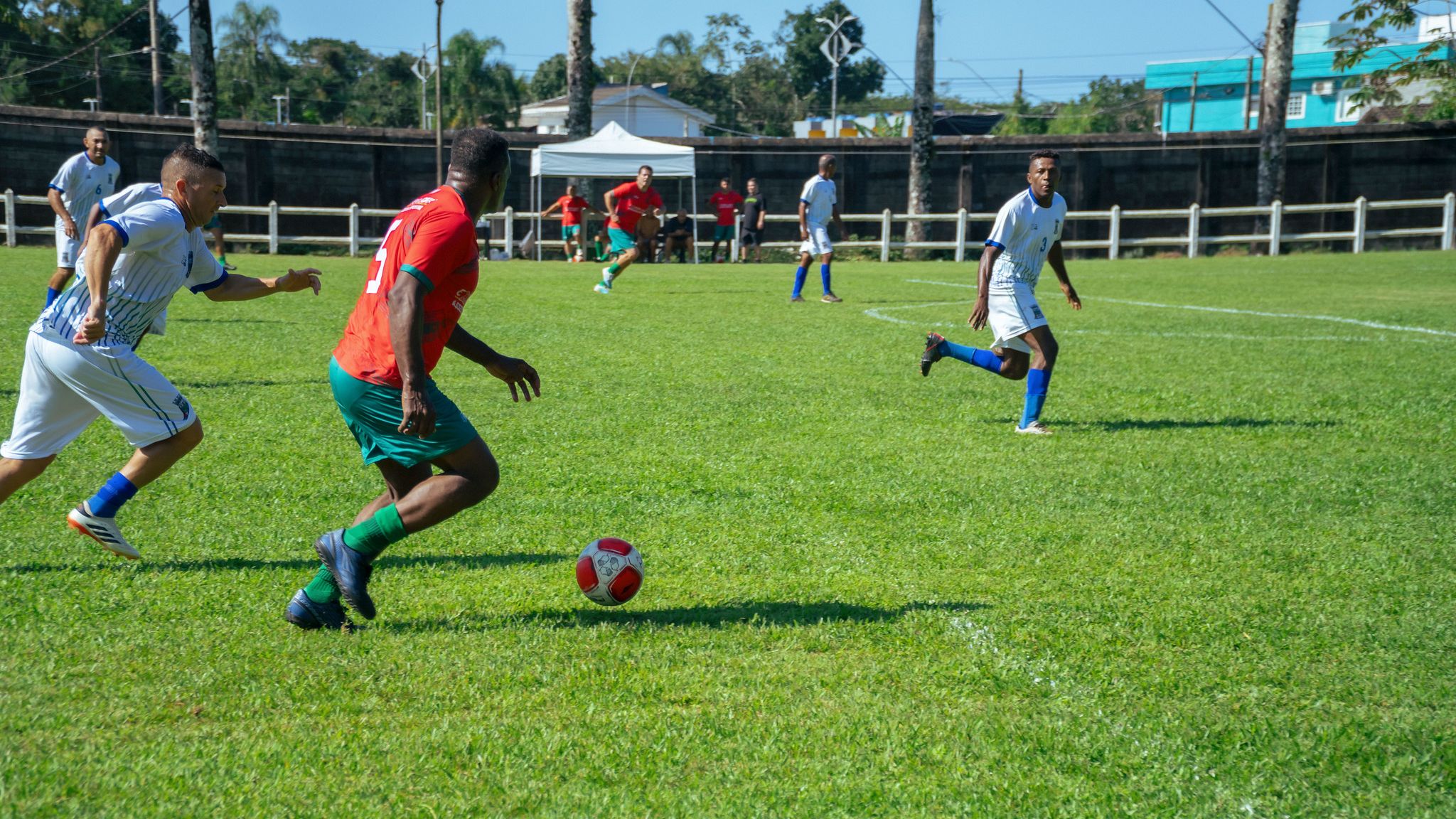 Ex-atletas jogam em Bertioga no domingo