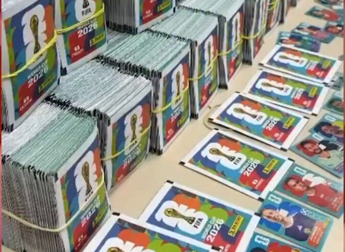 Polícia Civil apreende carga com 200 mil figurinhas piratas