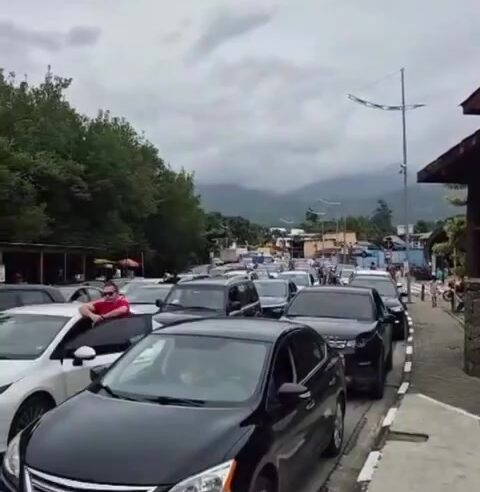 Travessia entre São Sebastião e Ilhabela enfrenta longa espera