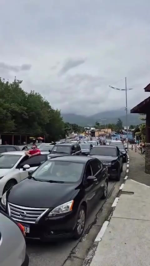 Travessia entre São Sebastião e Ilhabela enfrenta longa espera