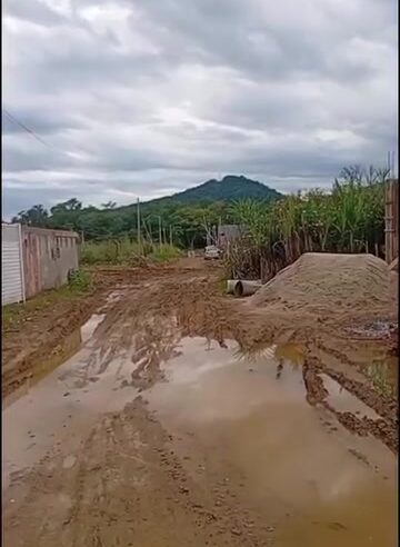 Rua Tangará em Ubatuba fica intransitável após chuvas