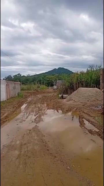 Rua Tangará em Ubatuba fica intransitável após chuvas